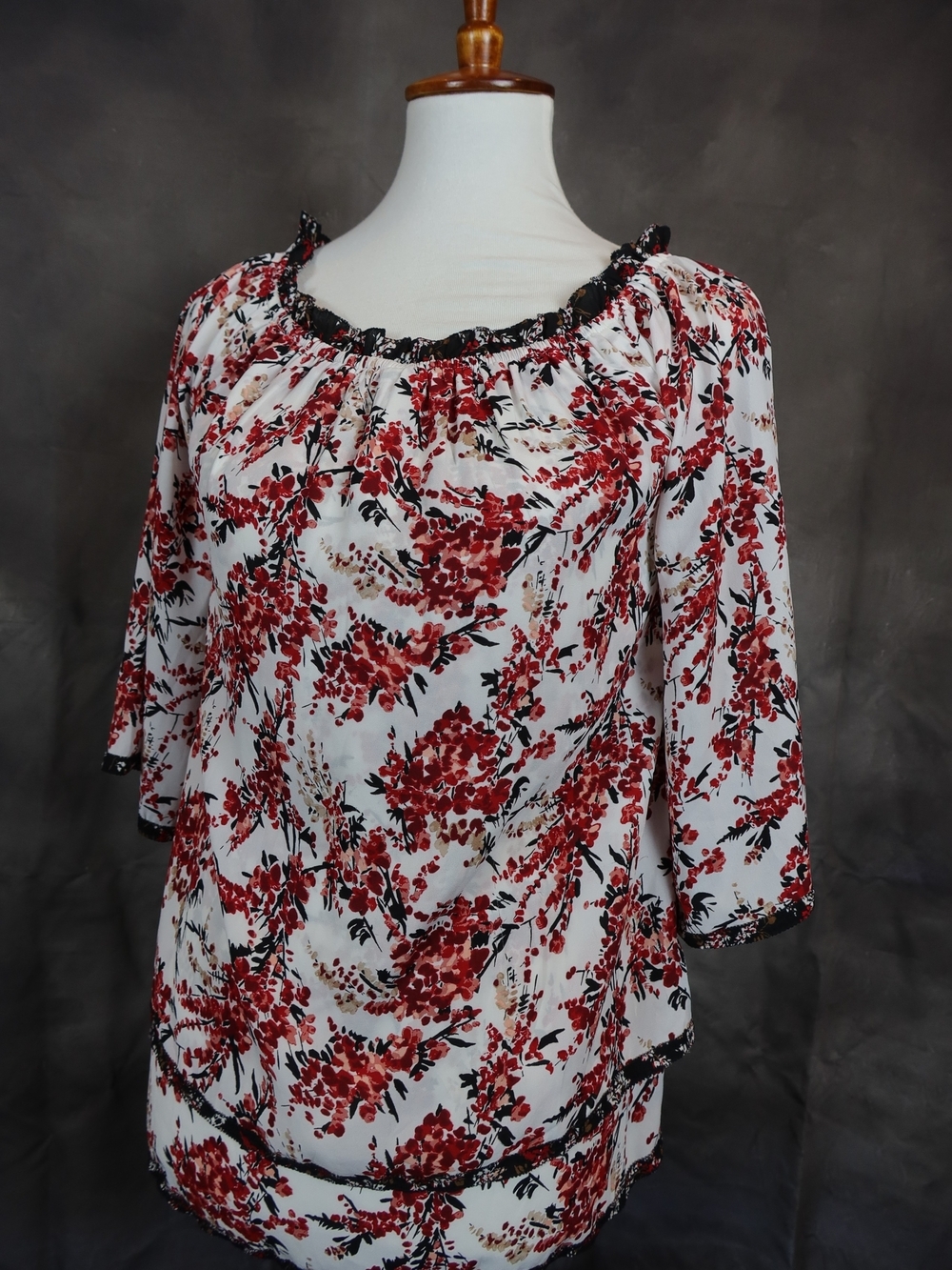 White House Black Market Red Floral Peasant Blouse. Small